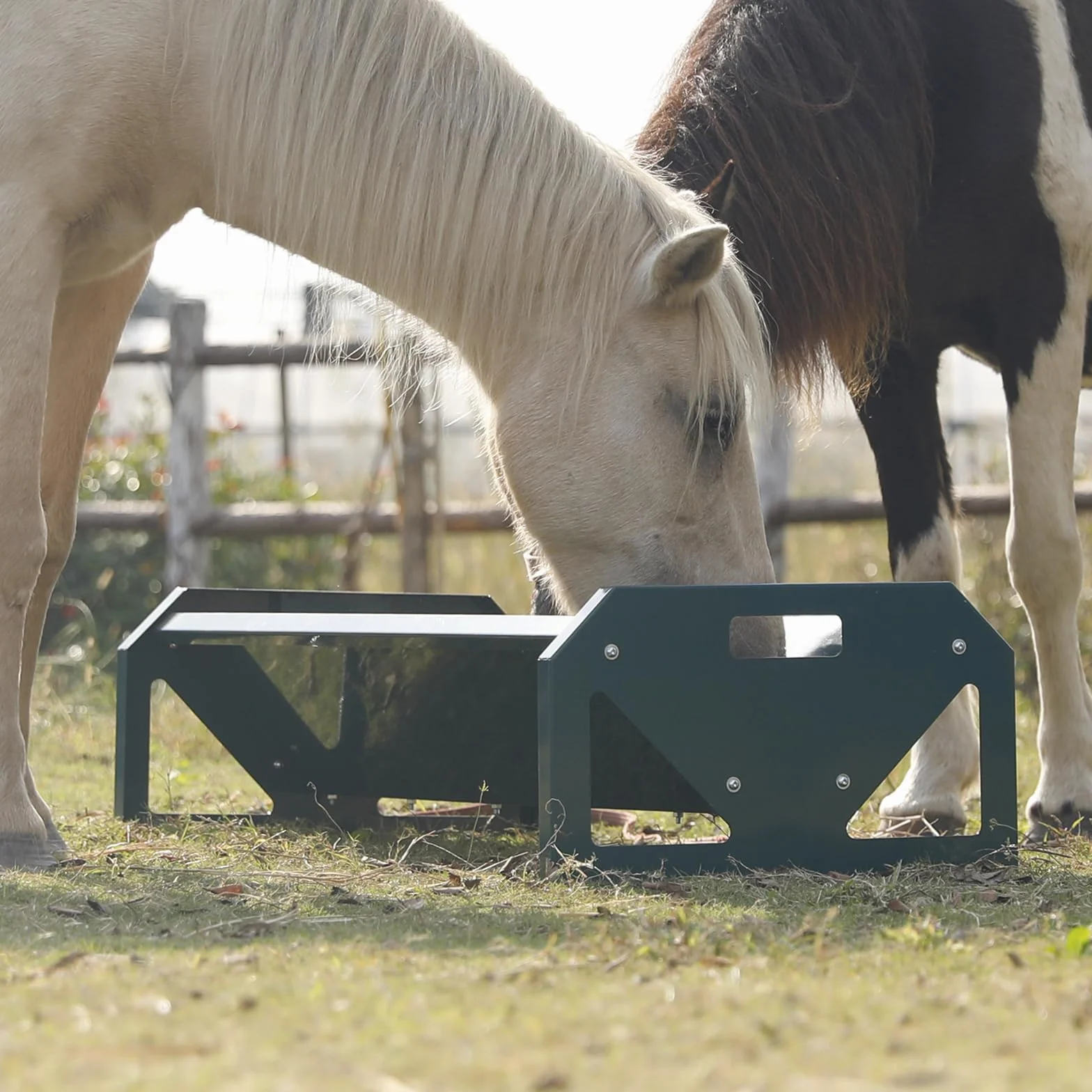 Comedero portátil de acero galvanizado de 114,3 cm de largo, resistente, de gran capacidad, fácil de limpiar, para terneros, ovejas, caballos, alpacas y cabras, Verde